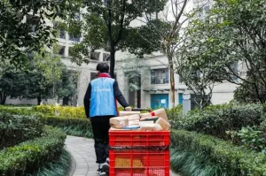 快递新规“满月”：送货上门难到底被“卡”在哪？